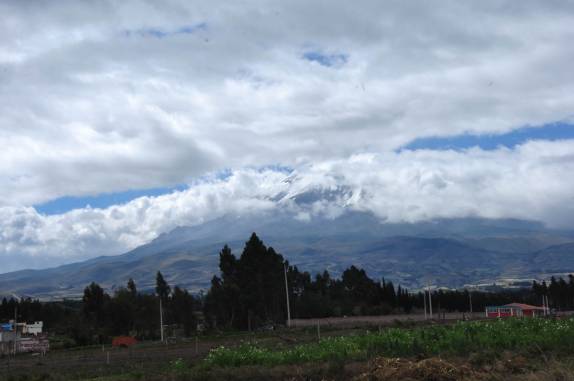 O vulcão Tungurahua, perto de Baños, na viagem para Cuenca, no Equador